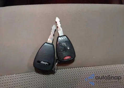 2011 Jeep Compass z USA, uszkodzony, nr VIN 1J4NF1FB7BD135971